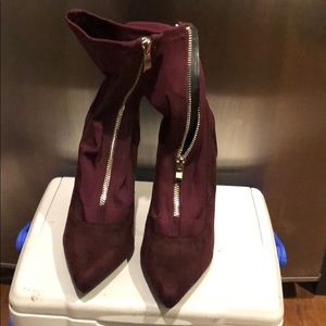Great zip up heels.never worn